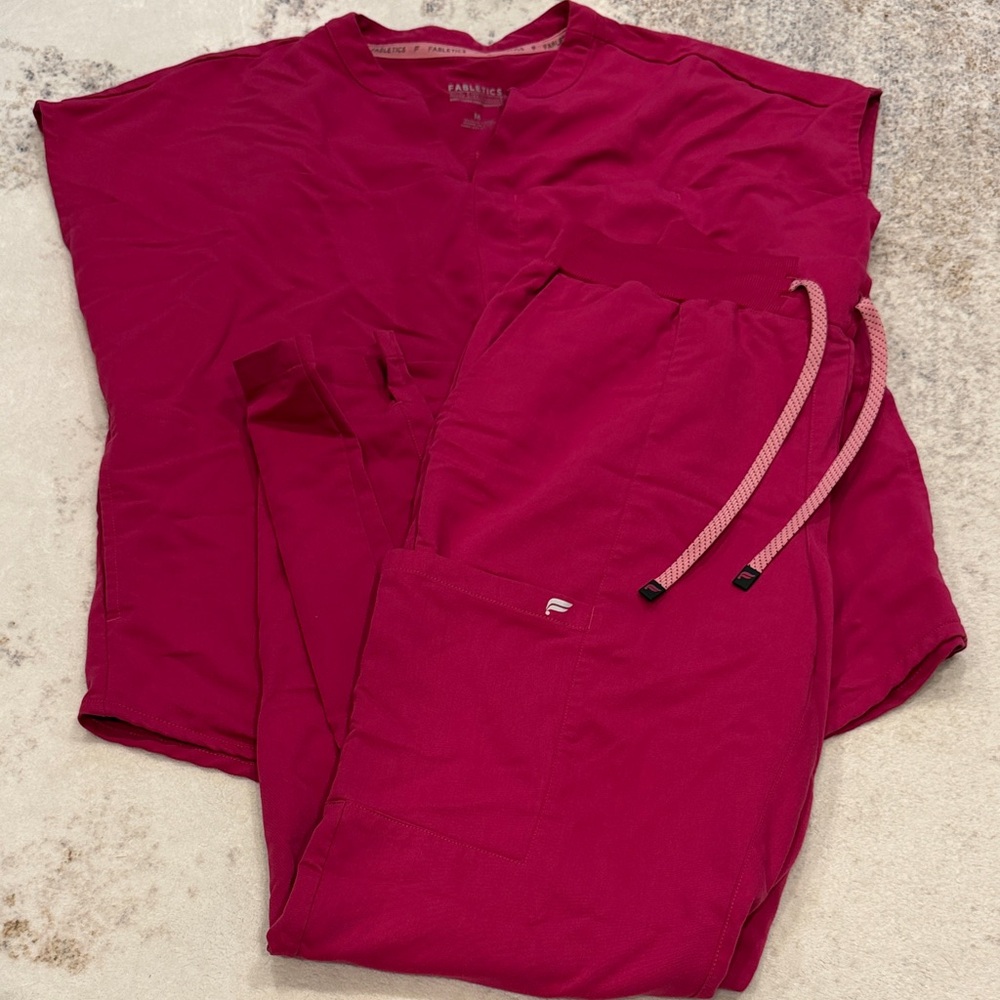 Hibiscus Fabletics Women's Pink Scrub Set